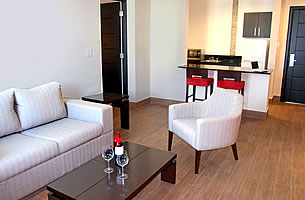 Suite doble con sala de estar y mini cocina - Principe Hotel & Suites, Panama
