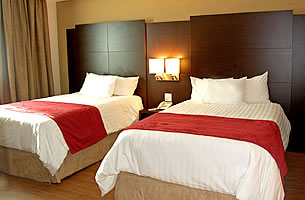 Suite doble con sala de estar y mini cocina - Principe Hotel & Suites, Panama